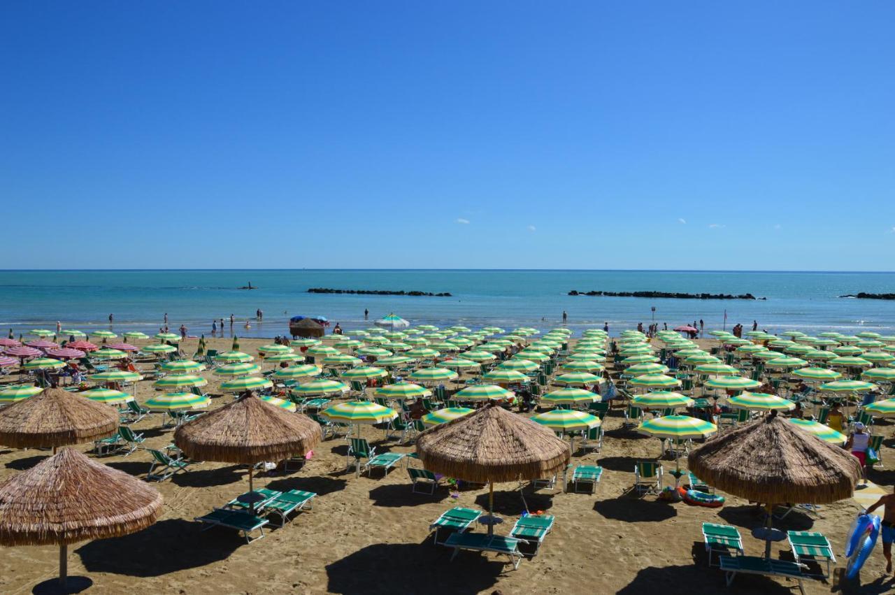 Case Vacanze Blue Bay Resort Roseto degli Abruzzi Kültér fotó
