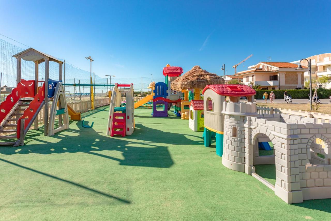 Case Vacanze Blue Bay Resort Roseto degli Abruzzi Kültér fotó