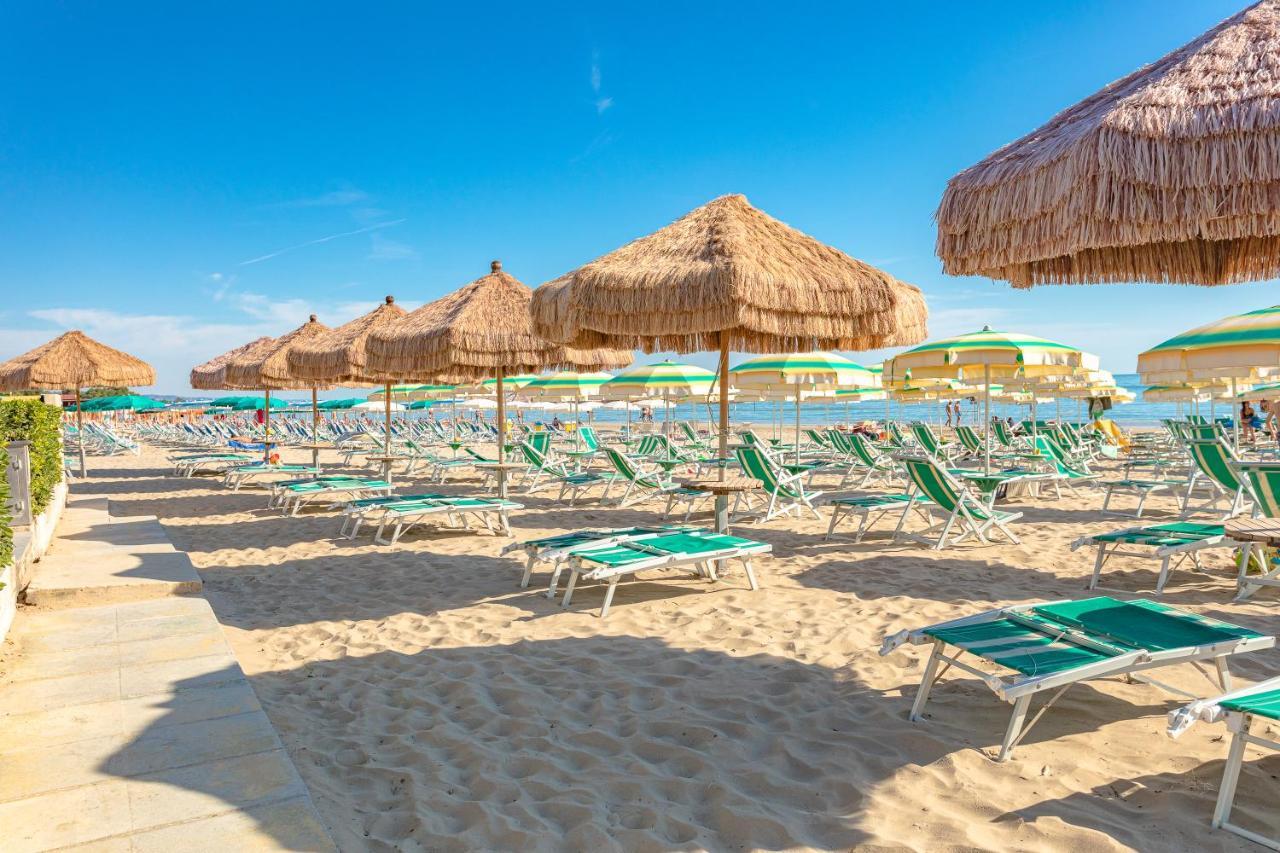 Case Vacanze Blue Bay Resort Roseto degli Abruzzi Kültér fotó