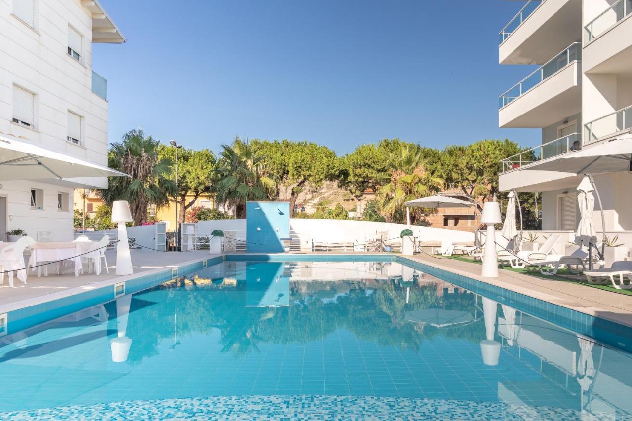 Case Vacanze Blue Bay Resort Roseto degli Abruzzi Kültér fotó