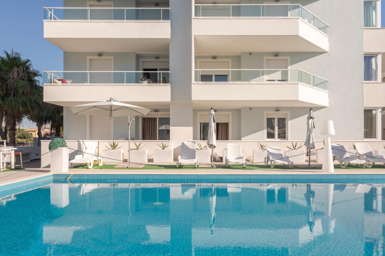Case Vacanze Blue Bay Resort Roseto degli Abruzzi Kültér fotó