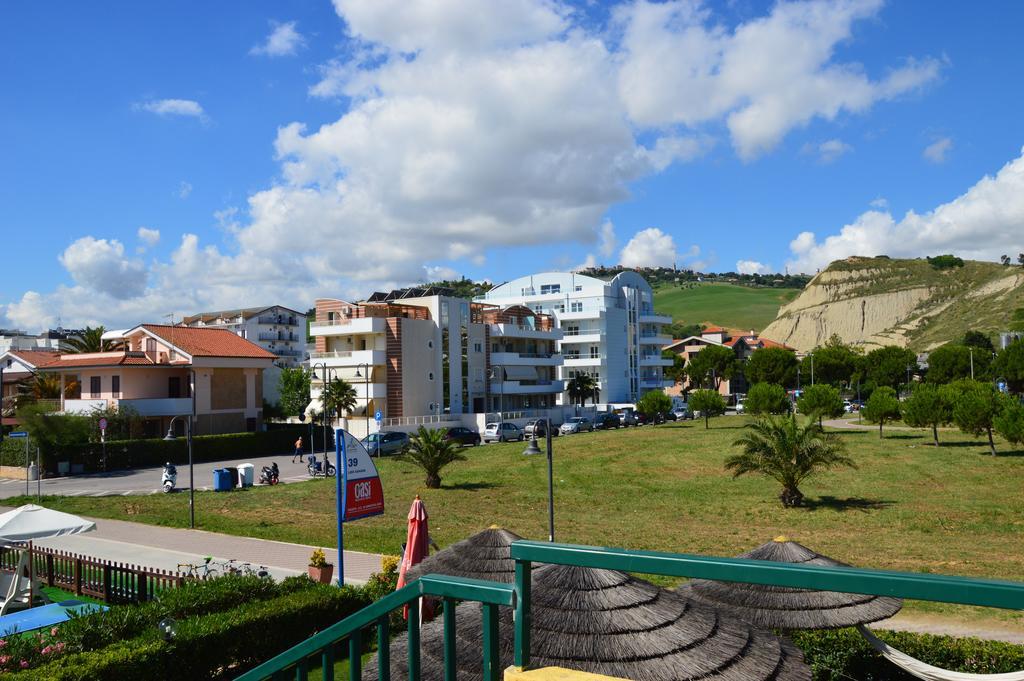 Case Vacanze Blue Bay Resort Roseto degli Abruzzi Kültér fotó