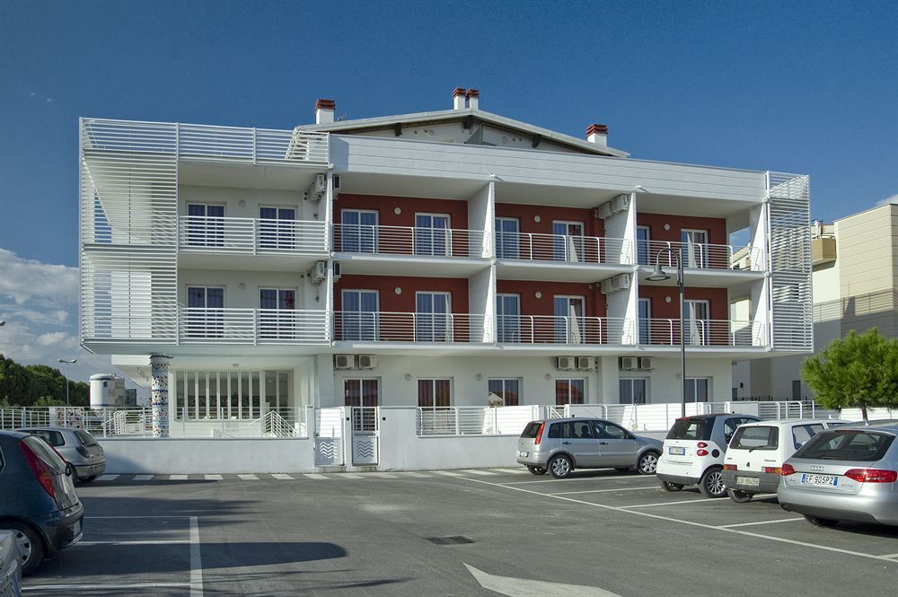 Case Vacanze Blue Bay Resort Roseto degli Abruzzi Kültér fotó