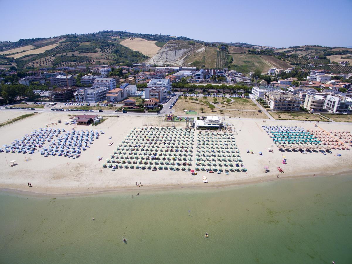 Case Vacanze Blue Bay Resort Roseto degli Abruzzi Kültér fotó