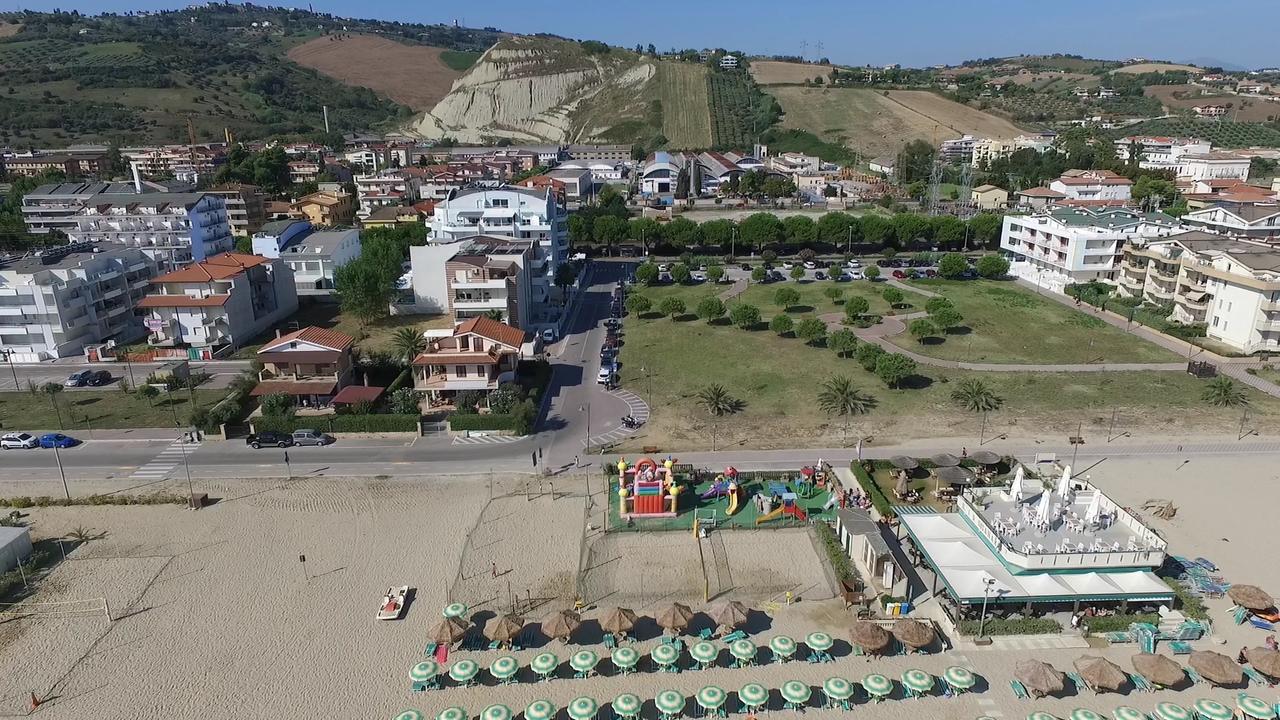 Case Vacanze Blue Bay Resort Roseto degli Abruzzi Kültér fotó