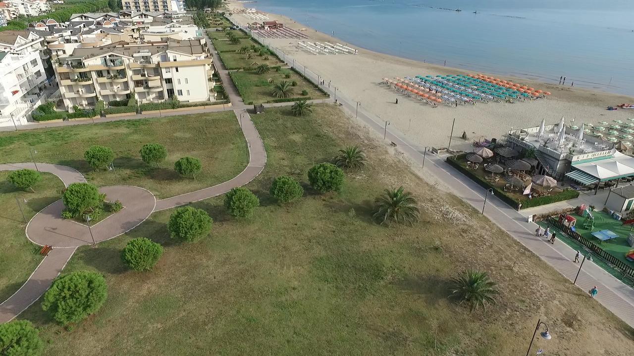 Case Vacanze Blue Bay Resort Roseto degli Abruzzi Kültér fotó